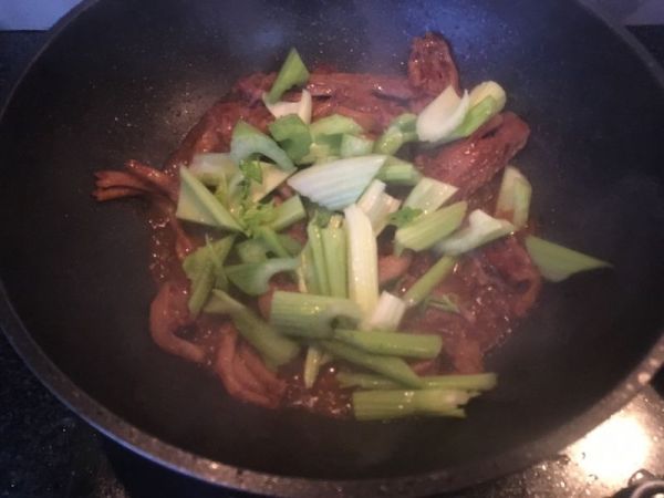 对味酱鸭#食光社干锅鸭#