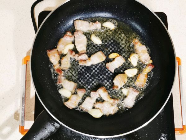 五花肉炒杏鲍菇