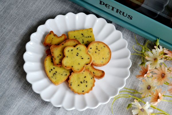 黑芝麻鸡蛋小饼干