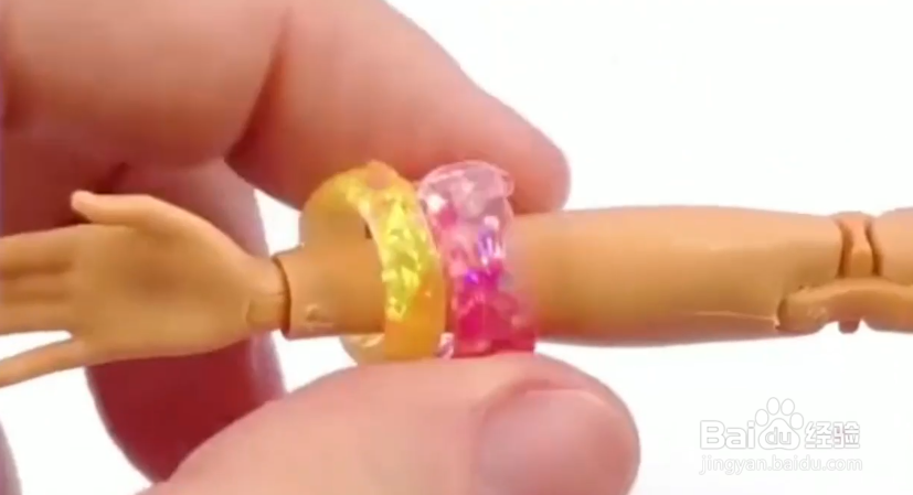 如何给芭比娃娃做一些好看的配饰