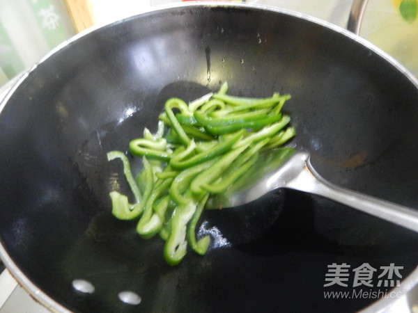 青椒炒豆皮的做法