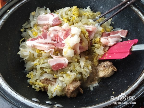 如何制作酸菜烩排骨