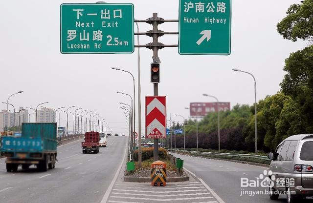 在高速上怎样正确开车