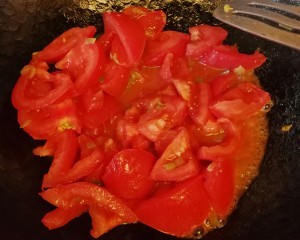 食补养生西红柿豌豆炒鸡蛋的做法