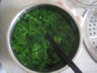 拌芹菜叶的做法