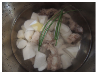 营养山药排骨汤的做法