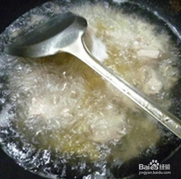 制作美味的排骨螺丝面