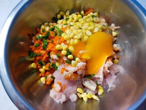 教你怎么做鸡胸肉虾仁鲜蔬饼