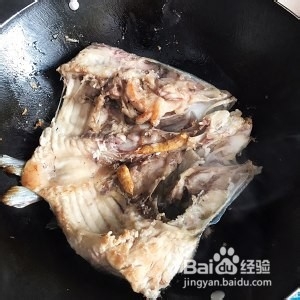 奶白鱼头汤的做法