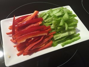 黑椒鸡丝意面怎么做？鱼香肉丝版意大利面教程