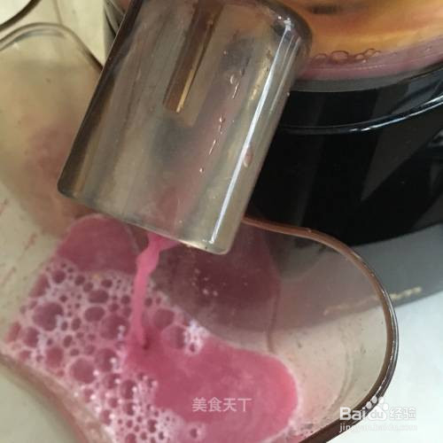 鲜榨可口的石榴汁