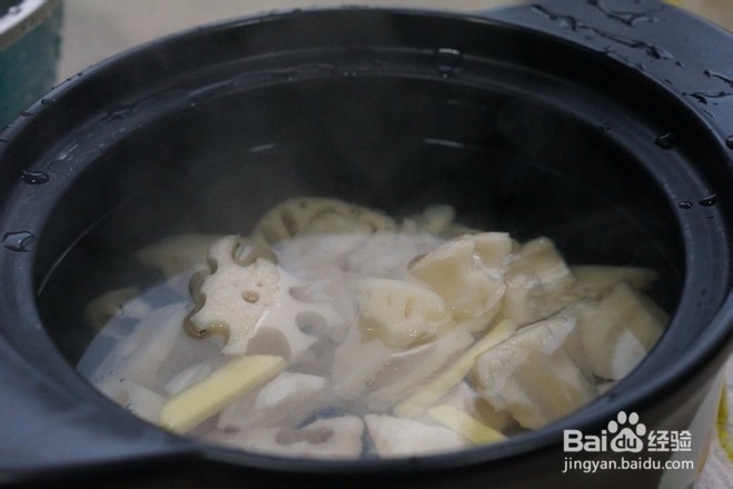 美味可口的茶油莲藕鸭汤