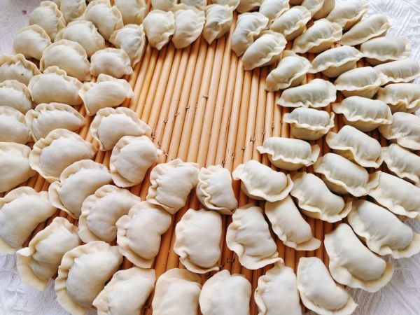 一口鲜荠菜饺子