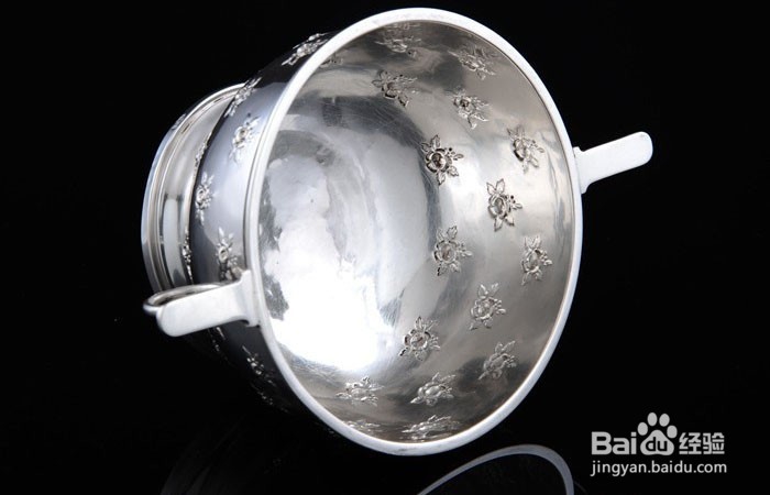 银器中的玫瑰花餐碗如何欣赏