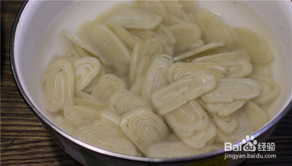 如何做出鸡汤炖鱼面？