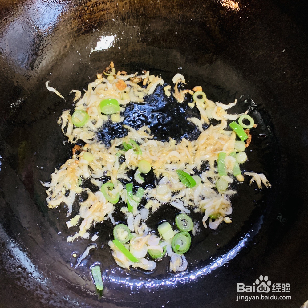 丝瓜虾皮熬制的咸蛋汤