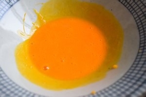 烟熏三文鱼培根本尼迪克蛋，附水波蛋荷兰酱做法