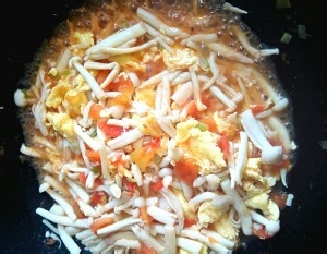 教你怎么做茄汁海鲜菇滑蛋