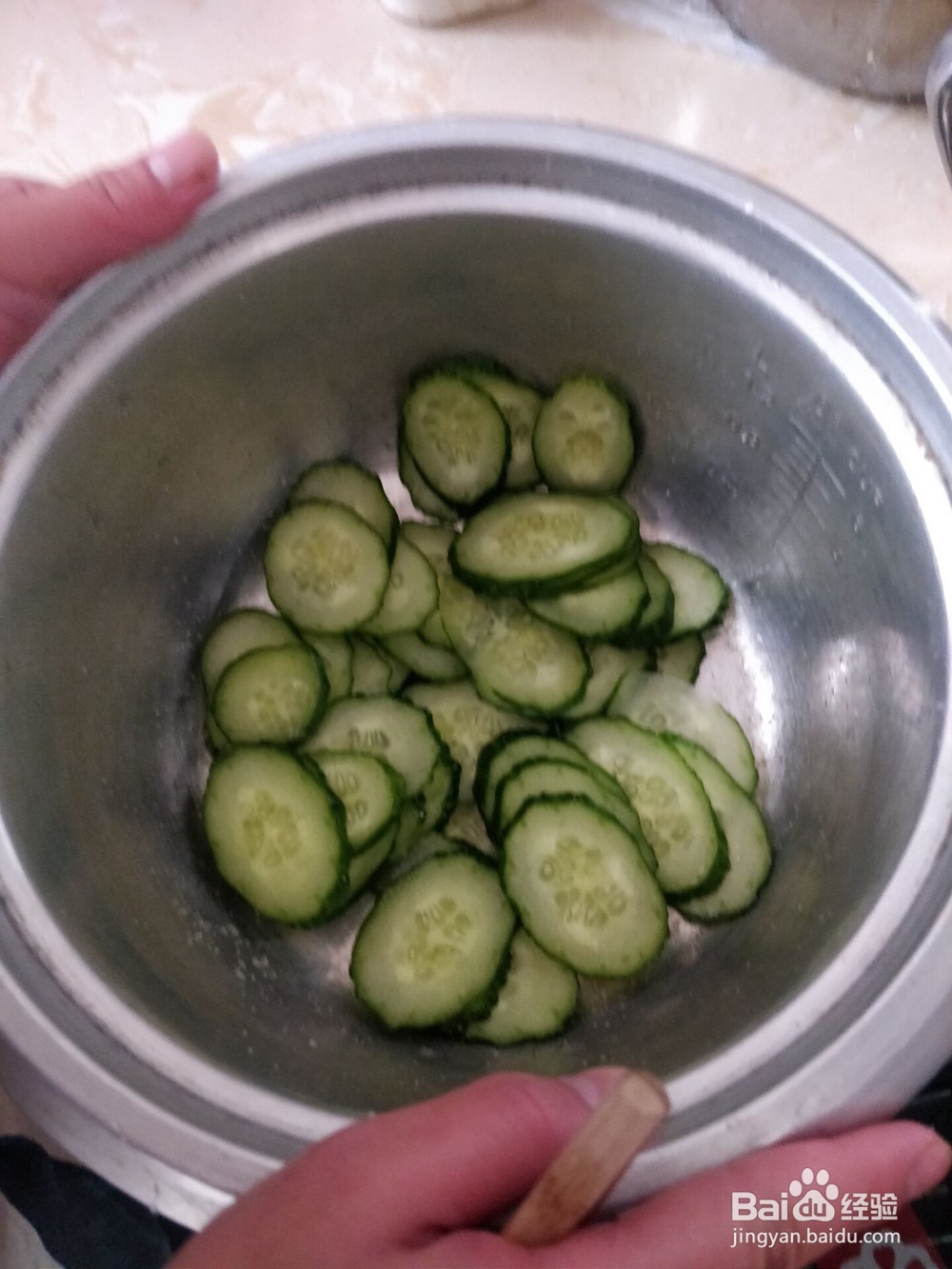 美味无比的凉拌黄瓜