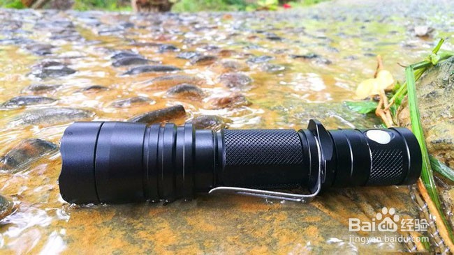 详析战术手电筒三个防卫技巧