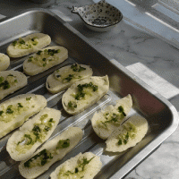 比饼干还好吃的蒜香烤馒头