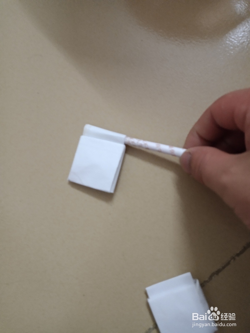 小时的玩具纸手枪