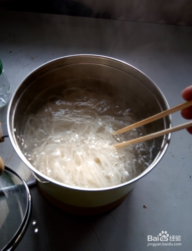 在宿舍如何自己动手煮一碗美味的螺蛳粉