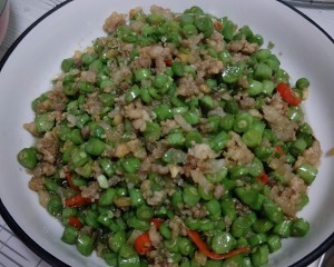 豆角炒肉的做法