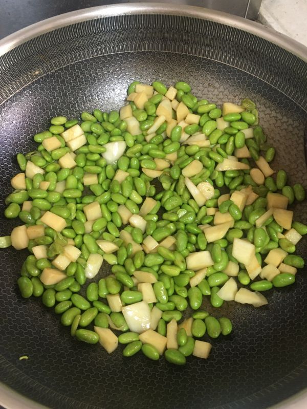 牛肉鸡蛋青豆茭白面