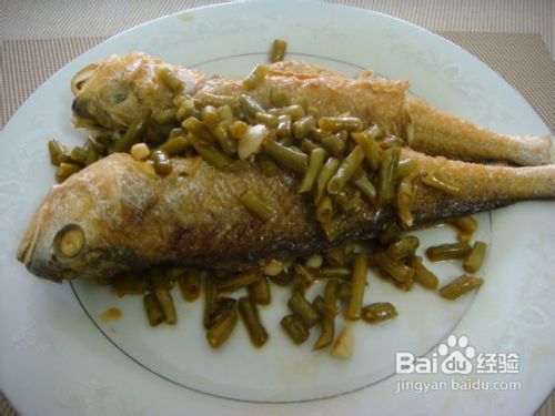 酸豆角焖黄花鱼的做法