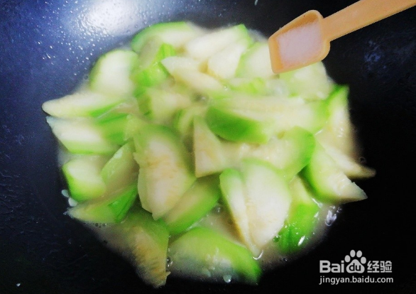 丝瓜炒荔枝的家常做法