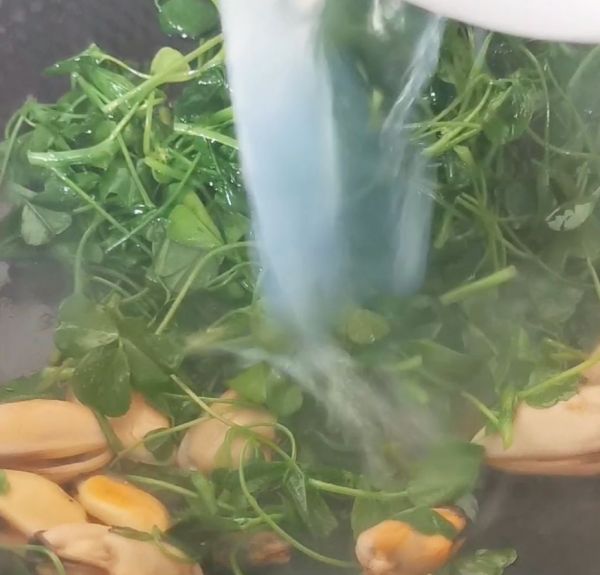 上汤贻贝金花菜