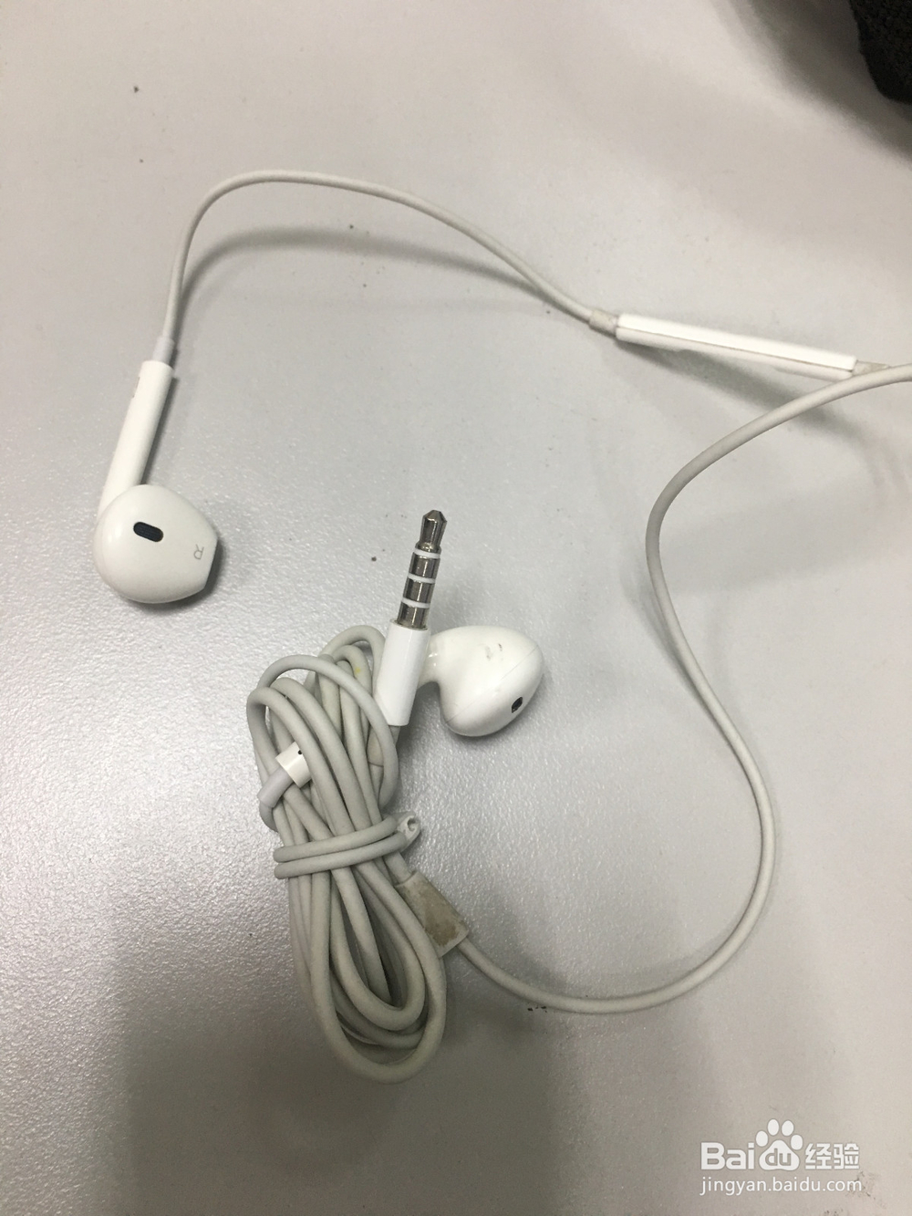 苹果手机耳机线不打结缠法教程