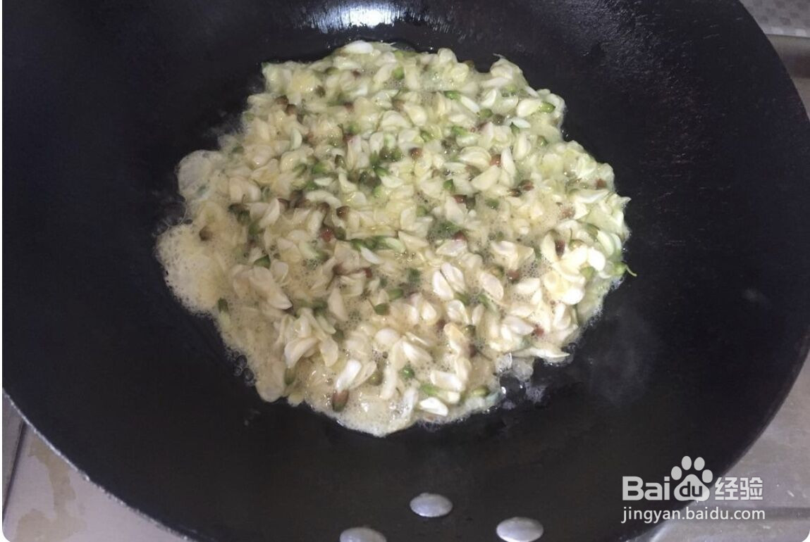 槐花炒鸡蛋的做法