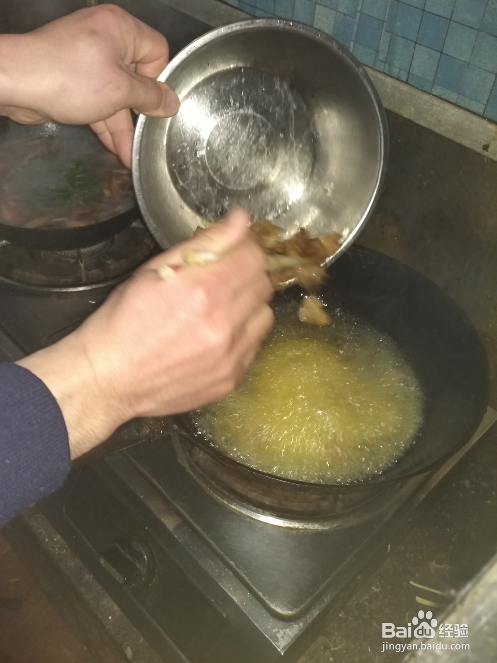 如何制作美味的经典大菜孜然羊肉