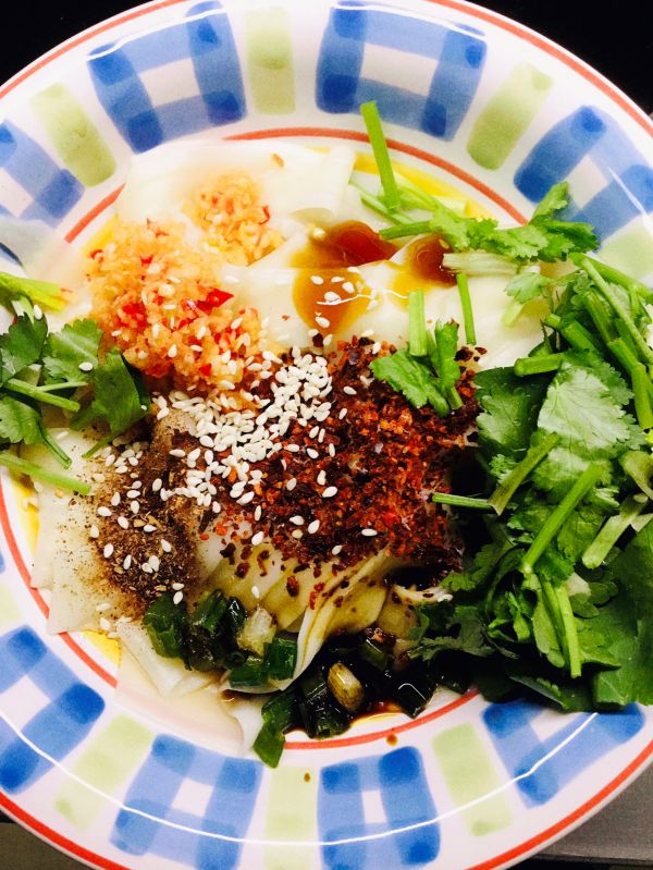 快手家常油泼刀削面