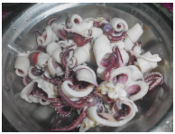 鱿鱼酸辣汤的做法