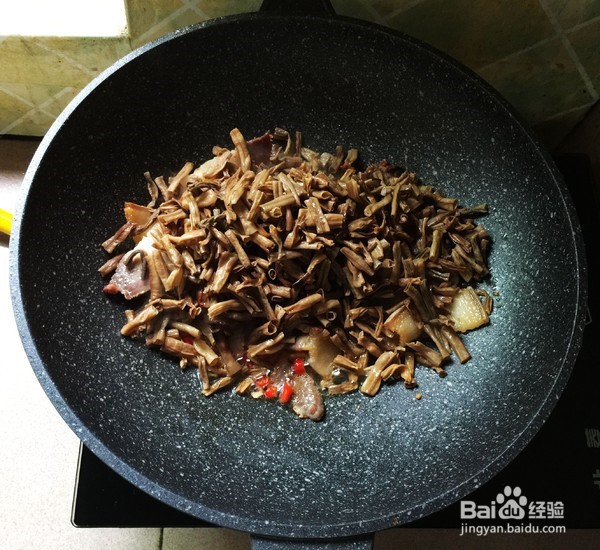 干豆角炒腊肉的做法