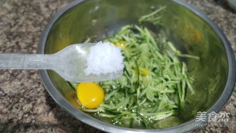 黄瓜鸡蛋饼的做法