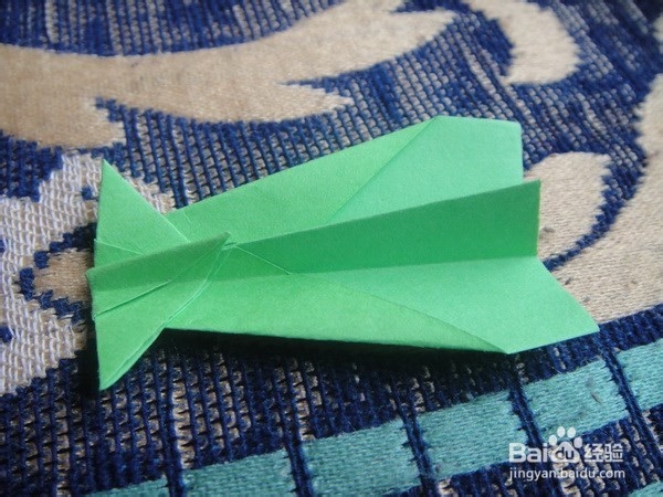 儿童简易折纸--第三种飞机折法