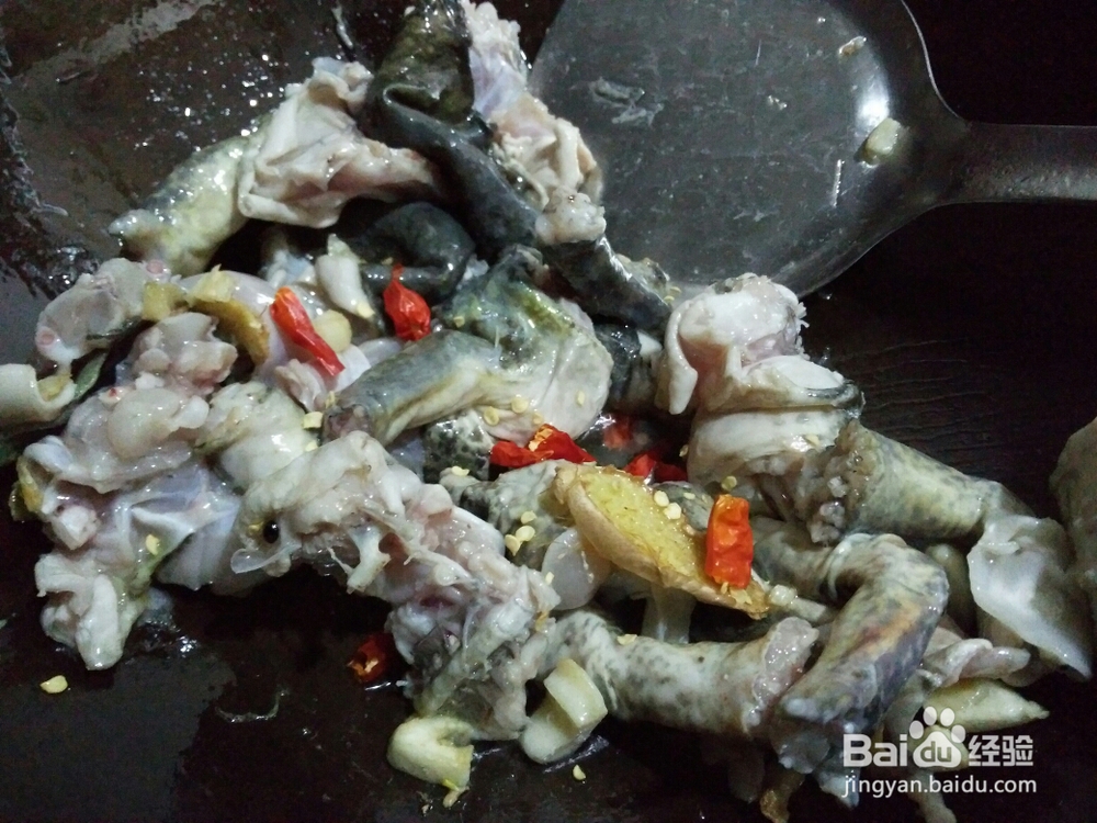 怎么做香辣牛蛙烧百页?