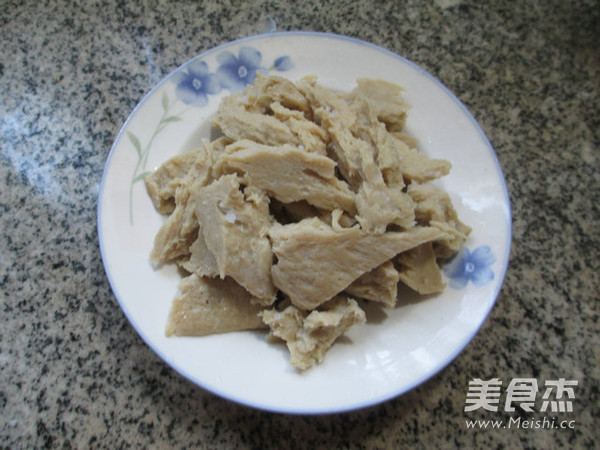 黑木耳带豆煮烤麸