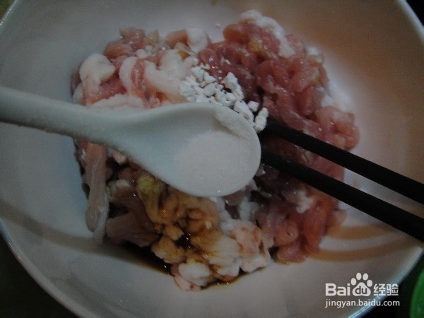 如何炒青笋肉丝？