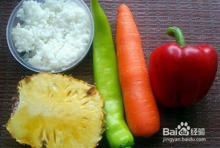 <b>色彩丰富营养均衡的菠萝炒饭</b>