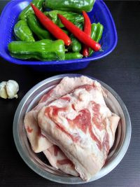 青椒回锅肉怎么做好吃，新家常做法