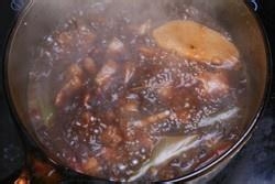 鹌鹑蛋红烧肉