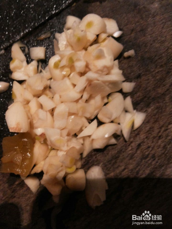 酸菜鲫鱼的制作步骤