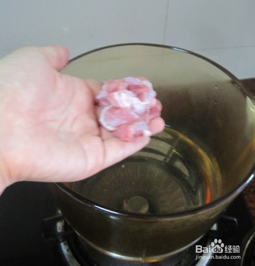 鸡肉煲鱼翅骨汤