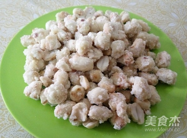 挂霜花生的做法