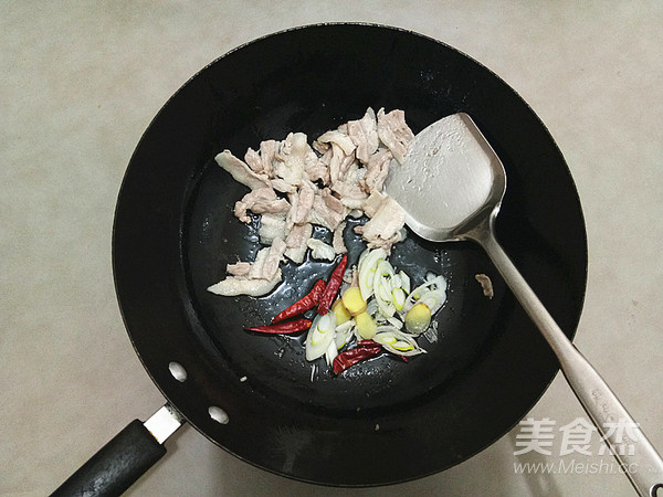 五花肉烧萝卜